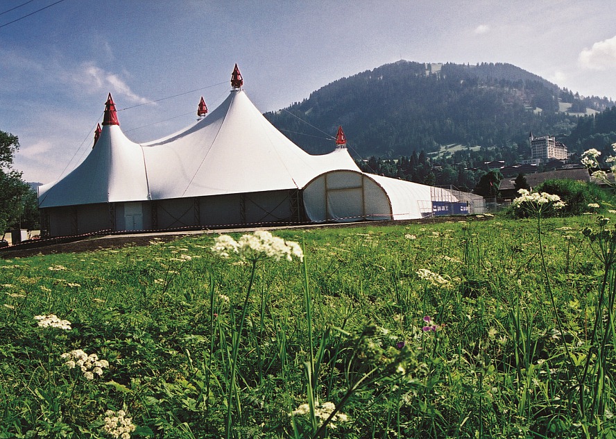 Wellness & SPA-Hotel Ermitage - Festivalzelt mit Bergen