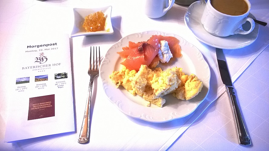 Hotel Bayerischer Hof - Oberstaufen - Frühstück mit Morgenpost
