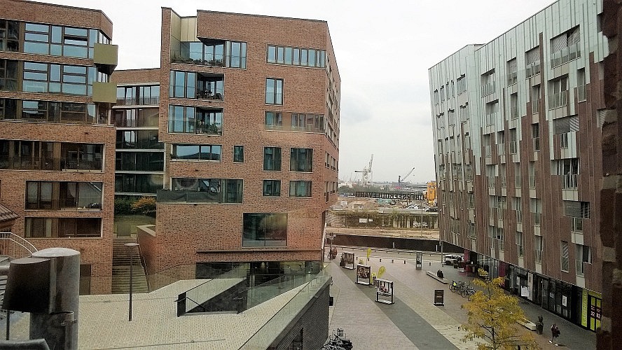 25hours Hotel Hamburg Altes Hafenamt: Blick auf den Hafen - aus unserem Zimmer