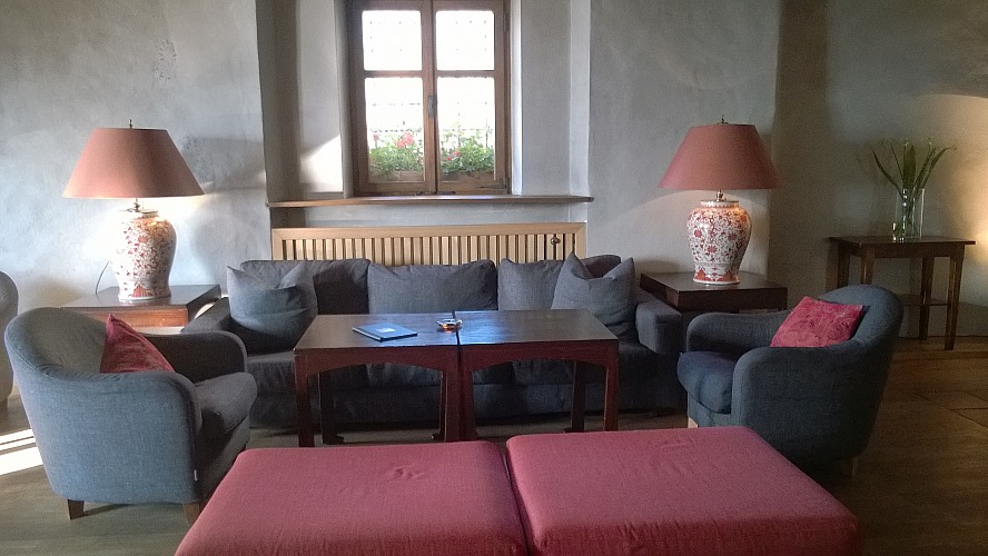 Hotel Schloss Sonnenburg: gemütliche Sitzgruppe im Kaminzimmer