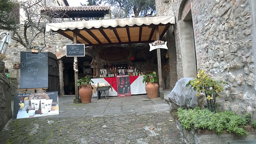 Hotel Abano Ritz: in Arquà Petrarca gibt es den köstlichen Brustbeerbaum-Likör zu kaufen