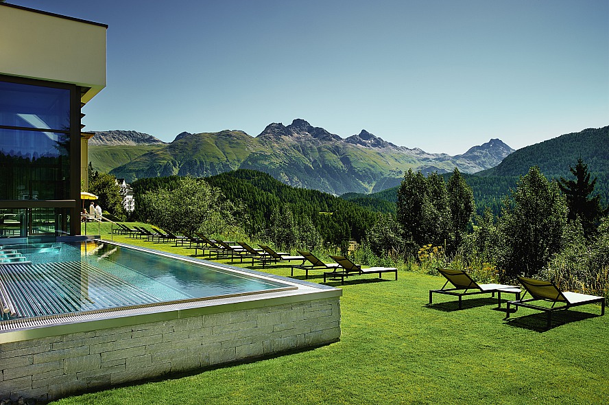 Kulm-Hotel-St.Moritz - Aussicht mit Pool
