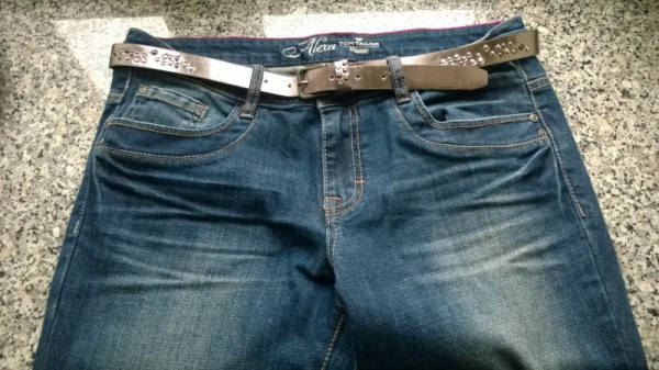 Zalon, der Personal-Shopping-Dienst von Zalando - eine Jeans aus dem Paket