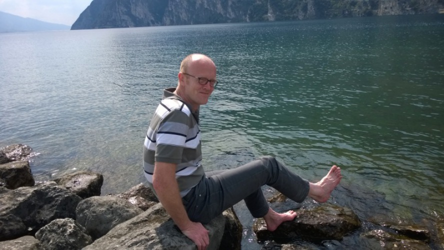 Du Lac et Du Parc Grand Resort: Axel mit den Füssen im Gardasee