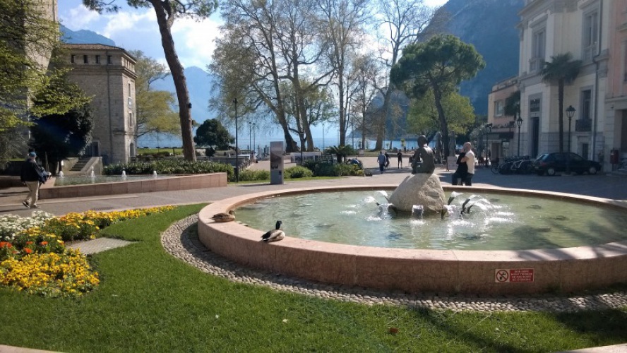 Du Lac et Du Parc Grand Resort: Ein Brunnen im malerischen Riva