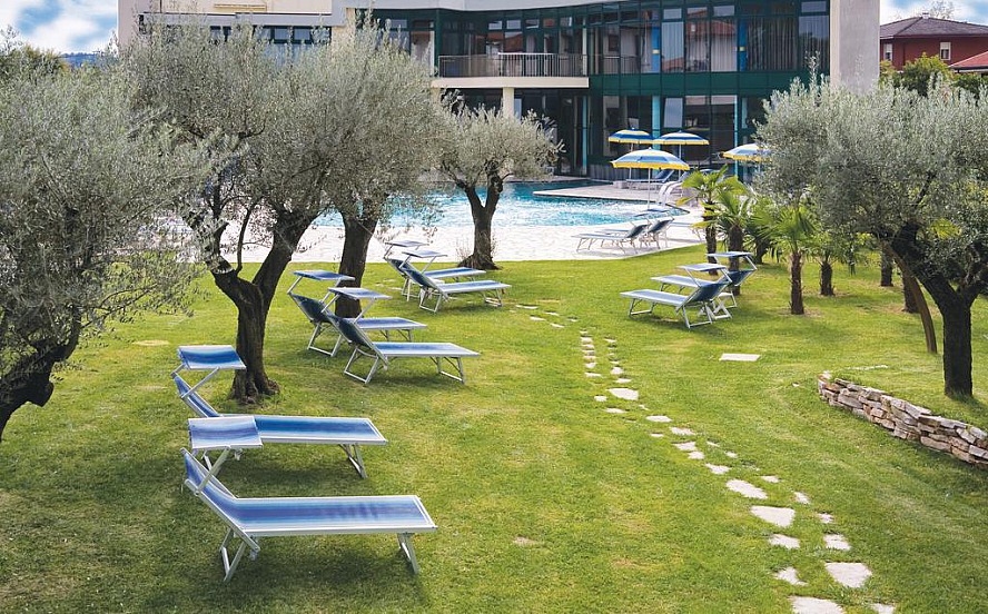 Atlantic Terme Natural Spa & Hotel - entspannen unter Olivenbäumen am Schwimmbecken