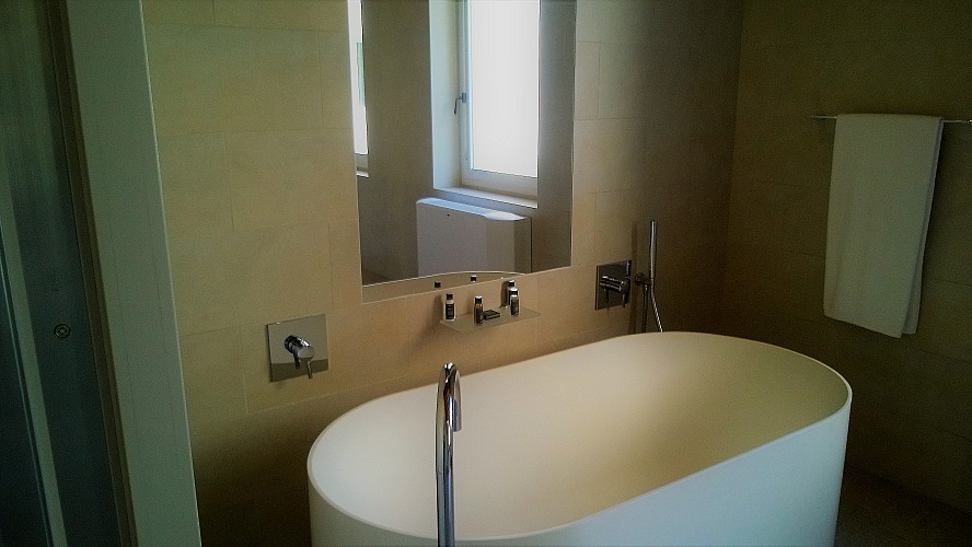 La Fiermontina: Die ovale Badewanne unseres Badezimmers
