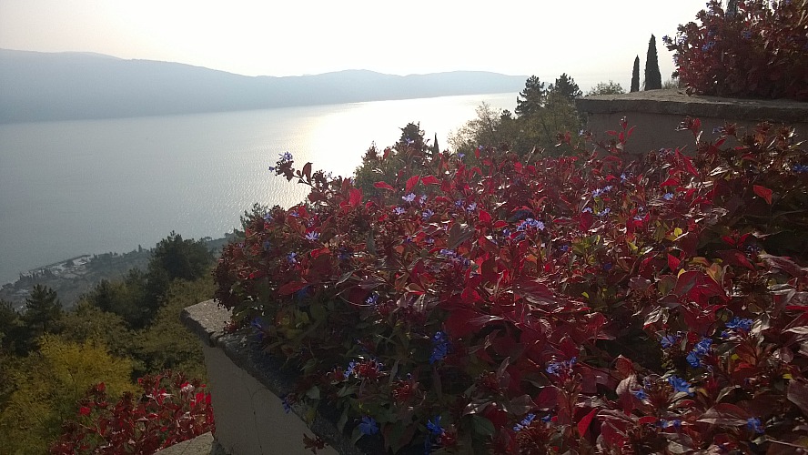 Boutiquehotel Villa Sostaga: Blick auf den Gardasee