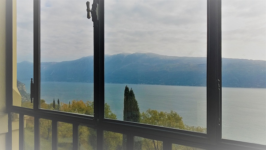 Boutiquehotel Villa Sostaga: Blick aus dem Frühstücksraum auf den Gardasee