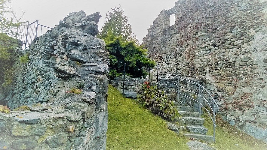 Hotel Schloss Sonnenburg: teilweise sind einige Mauerstücke als Ruine restauriert