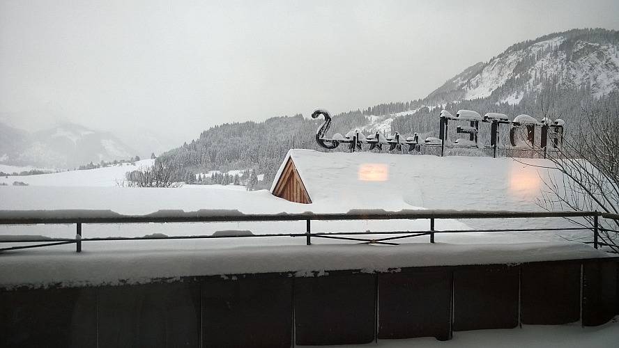 Hotel Bergblick: Wir verlieben uns gleich in die zeitlose Schönheit des Winterzaubers im Tannheimer Tal