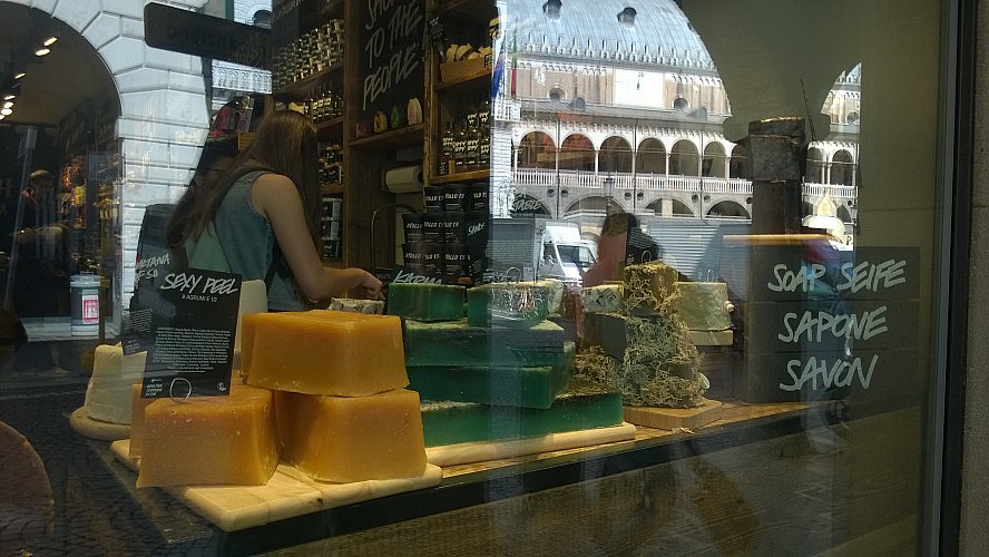 Bristol Buja: in Padua gibt es viele sehr individuelle Läden, wie diesen für selbstgemachte Seifen