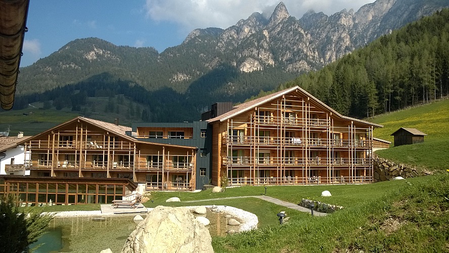 Cyprianerhof Dolomit Resort: eingebettet in atemberaubender Bergwelt