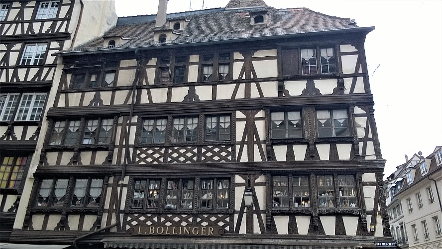 Wellnesshotel Ritter Durbach: in Straßburg gibt es zahlreiche Fachwerkhäuser mit zum Teil vier Etagen