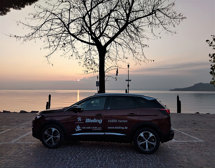Mit dem Peugeot 3008 am Ufer des Gardasees zu fahren, ist eine erhabene Erfahrung
