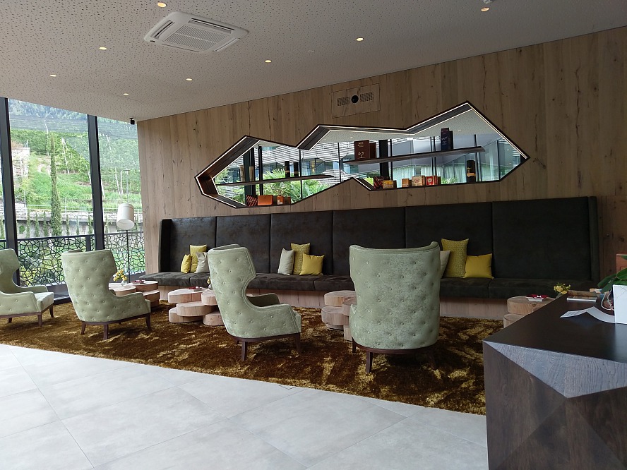 Schenna Resort: der Loungebereich lädt zum Verweilen ein