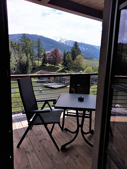 Hotel Seehof - Nature Retreat: auf dem Balkon erspüren wir einen Ort der Seensucht und Kraft
