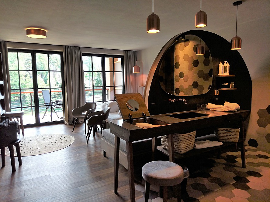 Hotel Seehof - Nature Retreat: unsere Suite bietet unverwechselbare Gemütlichkeit, und genügend Raum für unsere individuelle Urlaubsmomente