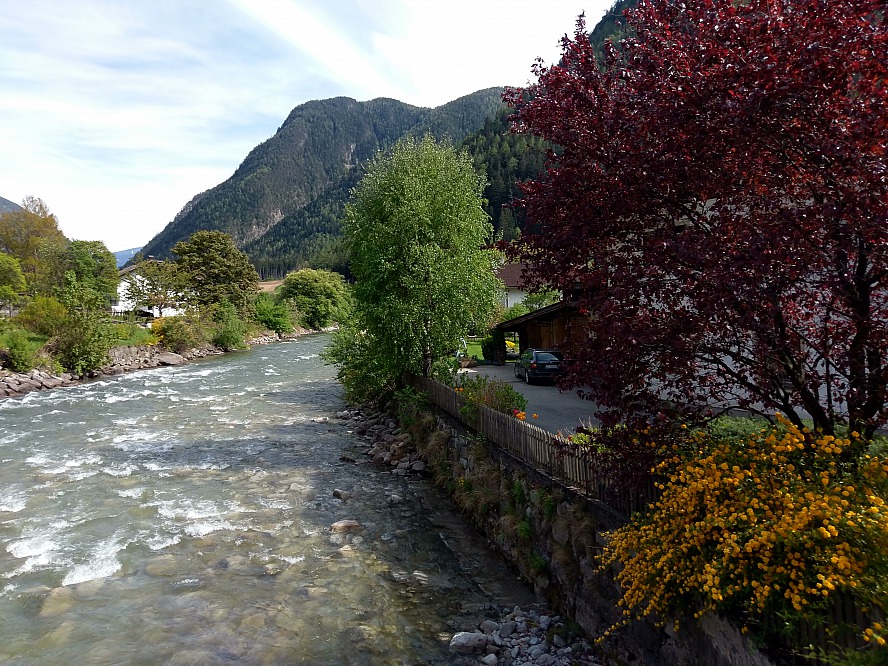 Hotel Seehof - Nature Retreat: Wir unternehmen einen Ausflug nach Mittewald und genießen dort einen sonnig entspannten Nachmittag