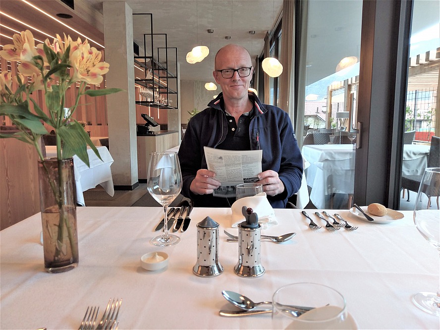 DolceVita Hotel Lindenhof: Axel und ich genießen die stets frisch zubereiteten Südtiroler Köstlichkeiten im Lindenhof