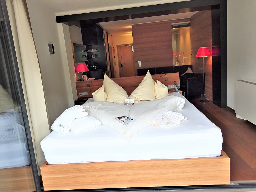 DolceVita Hotel Lindenhof: Das gesamte Bett kann mit wenigen Handgriffen auf den Balkon gerollt werden