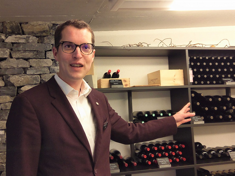 Parkhotel Gunten: Direktor Beat Bührer führt mich durch den Weinkeller