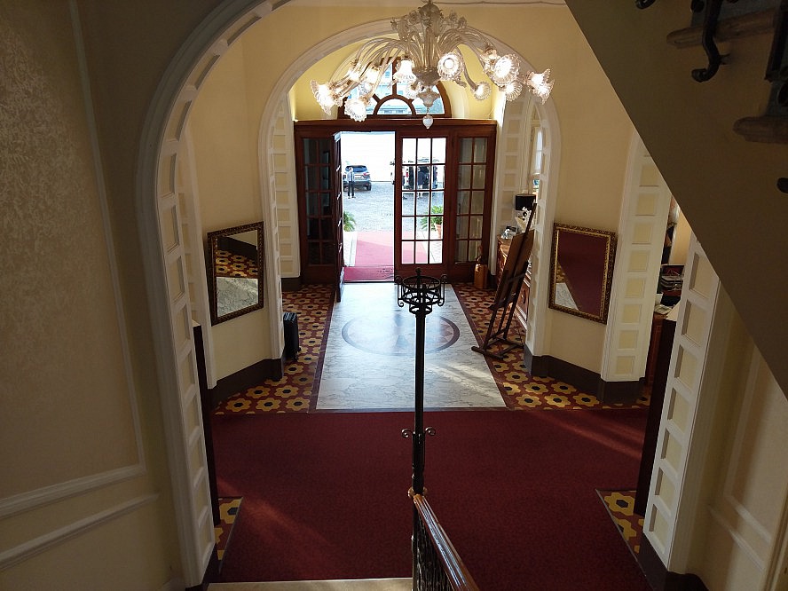 Grand Hotel Cesenatico: Blick von der Treppe