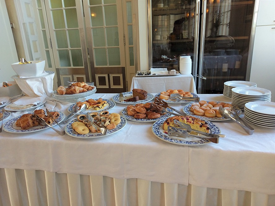 Grand Hotel Cesenatico: Neben dem klassischen kontinentalen Frühstück mit süßen und salzigen Gerichten geht man hier auf all unsere Wünsche ein