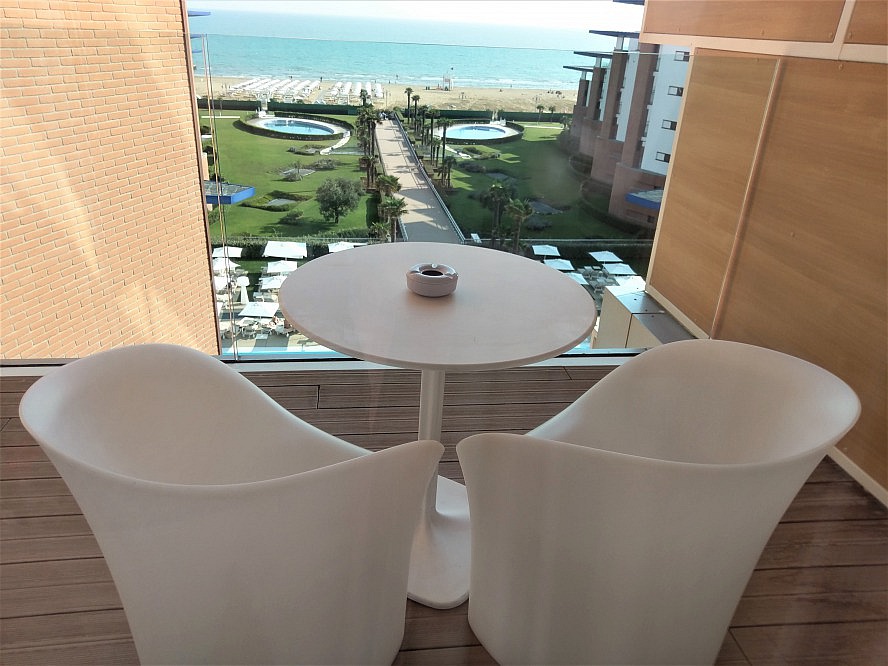 Almar Jesolo Resort&Spa: von unserem großen und blickgeschützten Balkon haben wir einen atemberaubenden Ausblick