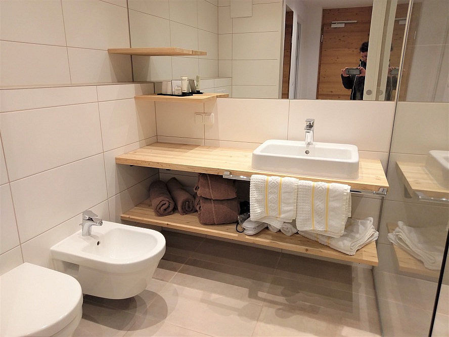 STOANA: Das moderne Badezimmer