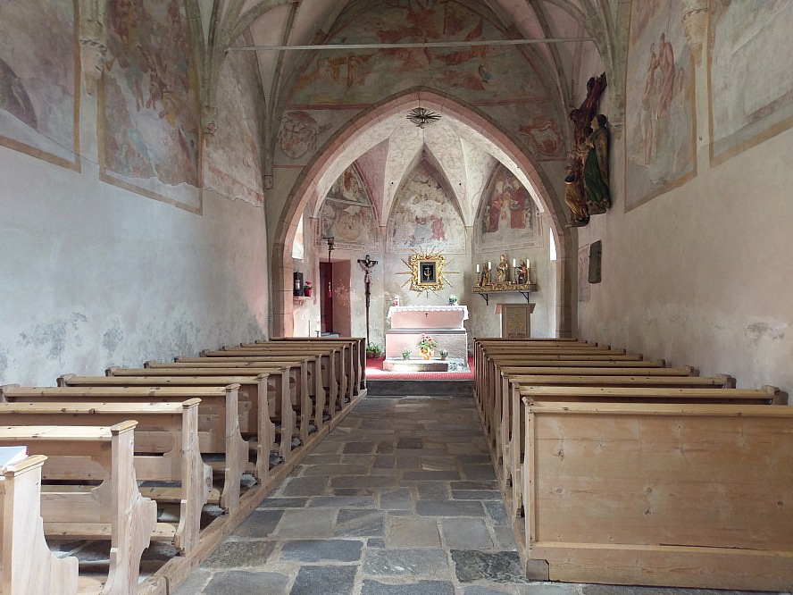 STOANA: die Kirche strahlt eine wohltuende Ruhe aus