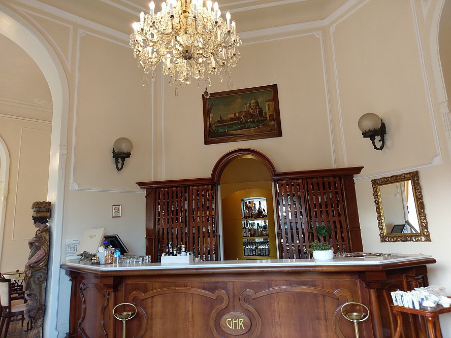 Grand Hotel Rimini: Tresen in der Nachmittagskaffee-Lounge