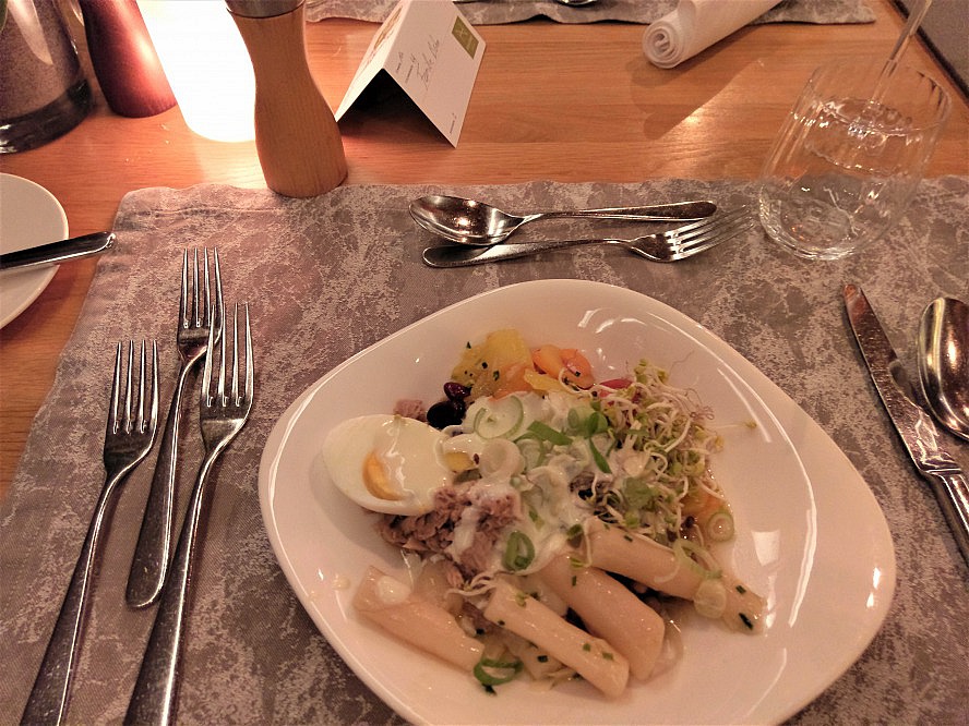 Hotel Nesslerhof: Das Dinner beginnt mit köstlichen Salaten vom Buffet