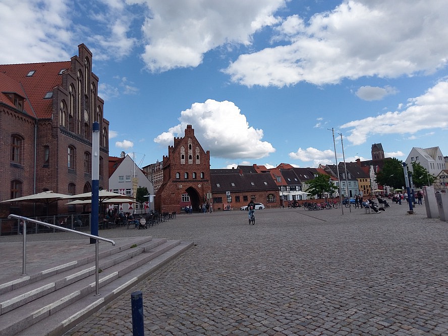 Nun vollendet sich unser Stadtrundgang zurück zum Wismarer Hafen