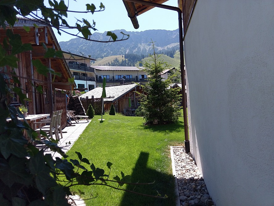 Panoramahotel Oberjoch: 2017 wurde es durch die 13 luxuriösen Alpin Chalets und 2019 durch die 9 exklusiven Alpin Lodges erweitert
