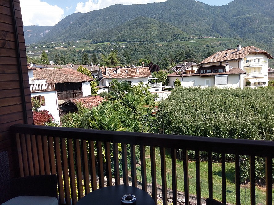 Hotel Ansitz Plantitscherhof: Blick vom Balkon auf die Meraner Berge