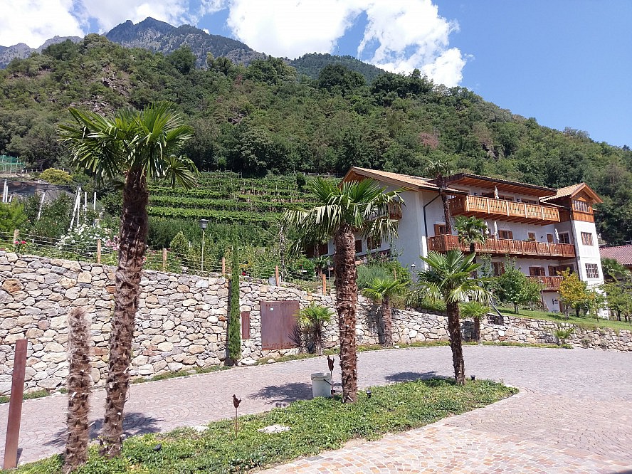 Hotel Residence St. Kassian: Am Südhang des charmanten Dorfes Algund in Südtirol