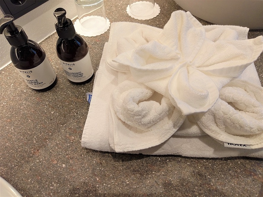 Hotel Residence St. Kassian: im Badezimmer werden sogar die Handtücher künstlerisch gefaltet