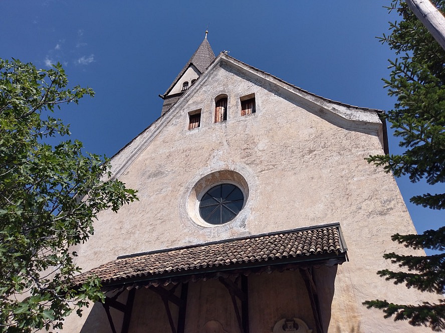 Hotel Residence St. Kassian: wir unternehmen einen Spaziergang nach Algund zur geschichtsträchtigen Ortskirche