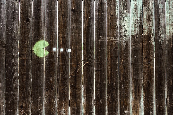 Pacman zaun holz wand bretter graffiti panel JayMantri/pixabay 1