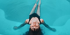 pool_massage_camila_cordeiro