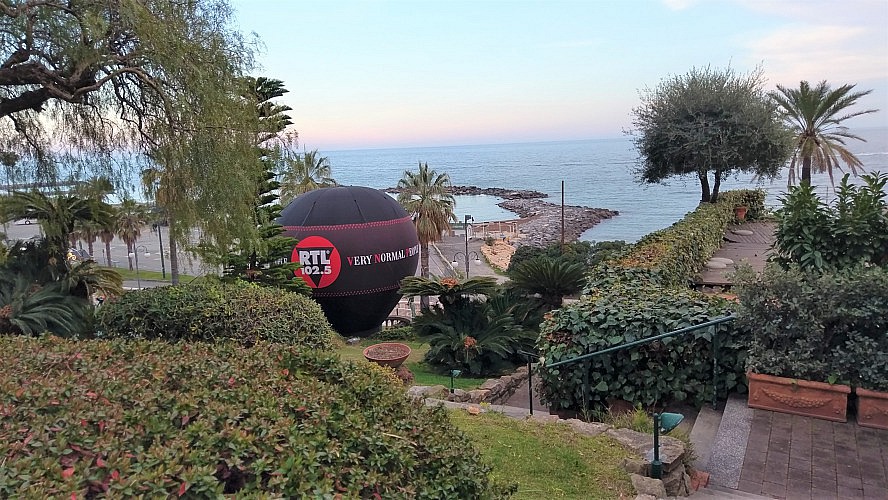 Royal Hotel Sanremo: Der Fesselballon ist Symbol des großen Sanremo Schlagerfestivals