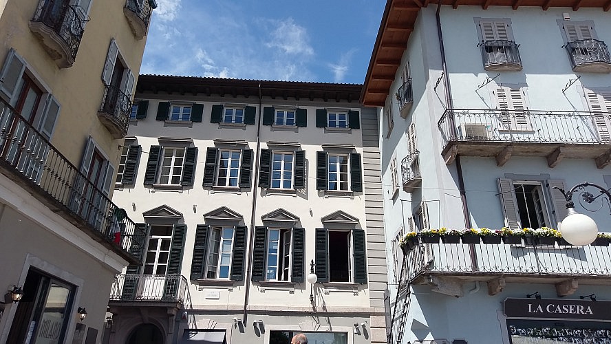 Luxury Italy Apartments: Die Appartements liegen direkt am schönsten und zentralsten Platz in Verbania