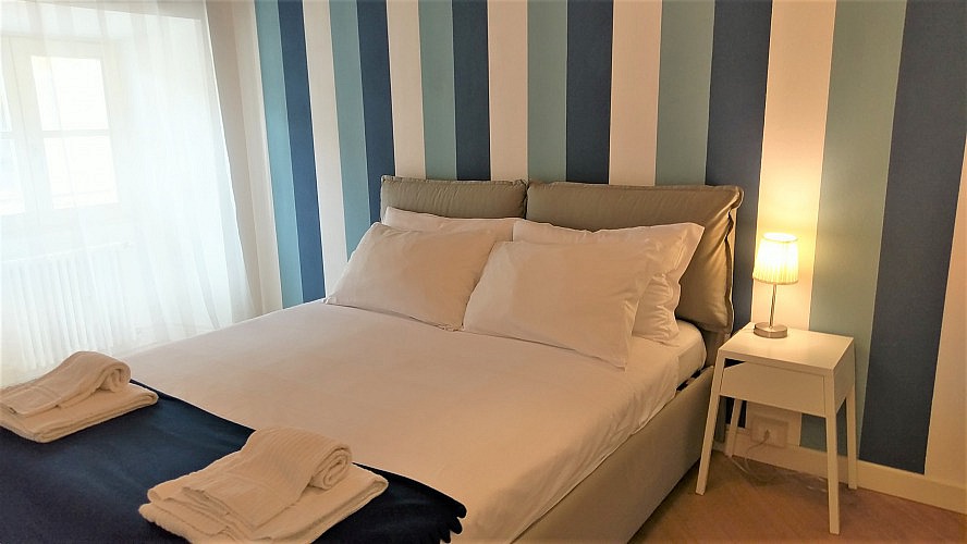 Luxury Italy Apartments: Die beiden Schlafzimmer sind  mit Queensize-Betten und breiten Kleiderschränken ausgestattet