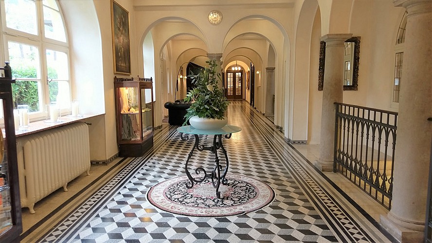 Grand Hotel Fasano: Blick in den Hauptgang im Erdgeschoss