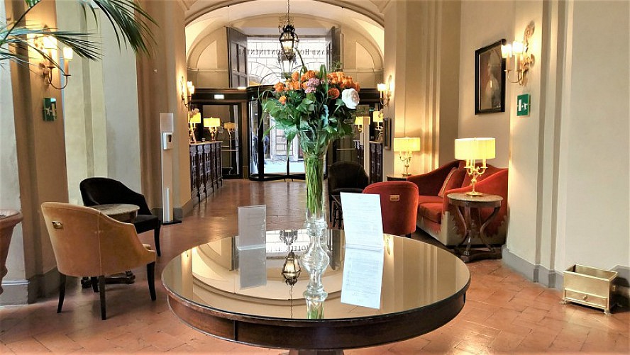 Grand Hotel Continental Siena: Luxuriöser Eingangsbereich - Herrlich!