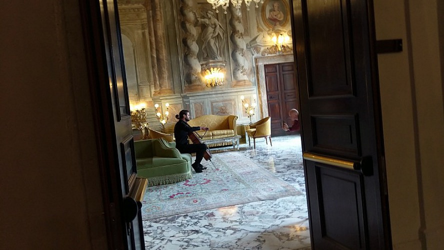 Grand Hotel Continental Siena: Stjepan Hauser mit seiner neuen Herangehensweise ans Cello sensationelle Erfolge gefeiert