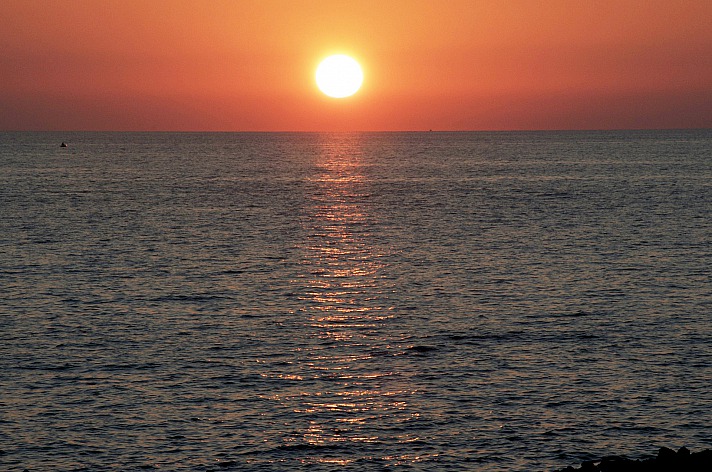 Zu den vielen Naturattraktionen Salentos gehören romantische Sonnenuntergänge.