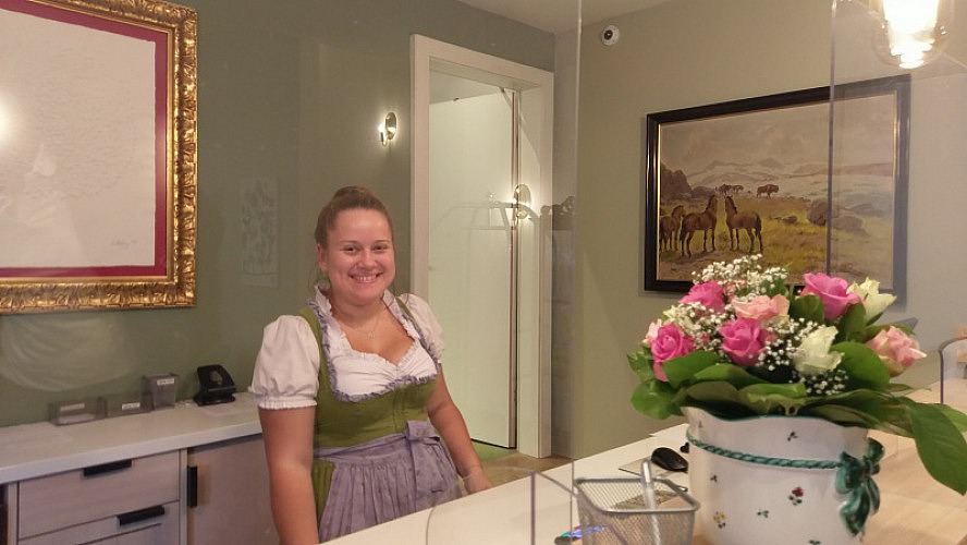 Romantik Spa Hotel Elixhauser Wirt: Freundliche Mitarbeiterin im SPA-Bereich