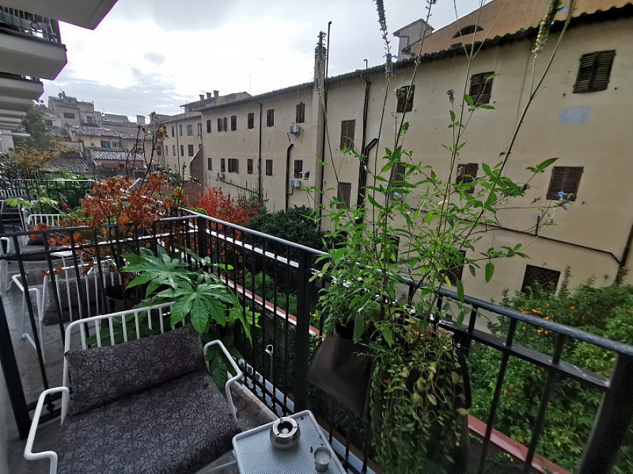25hours Hotel Piazza San Paolino: Blick von unserem Balkon